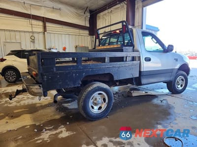 Trzecie zdjęcie samochodu z tyłu: 2004 FORD F150 FLATBED TRUCK VIN:2FTRF18W84CA63429 - miniatura