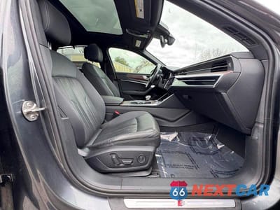 Piąte zdjęcie samochodu w środku: 2019 AUDI A6 PREMIUM PLUS VIN:WAUL2AF21KN082409 - miniatura