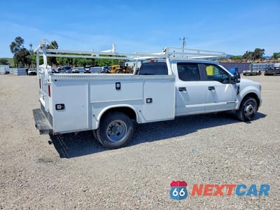 Trzecie zdjęcie samochodu z tyłu: 2022 FORD F350 SUPER DUTY UTILITY / SERVICE TRUCK VIN:1FD8W3GT2NED41053 - miniatura