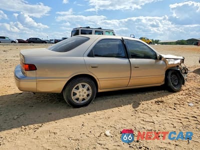 Trzecie zdjęcie samochodu z tyłu: 2001 TOYOTA CAMRY LE VIN:JT2BG22K810597889 - miniatura