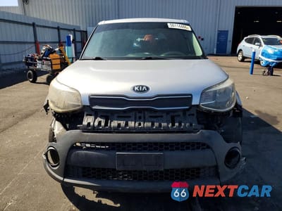 Piąte zdjęcie samochodu w środku: 2017 KIA SOUL VIN:KNDJN2A23H7431355 - miniatura