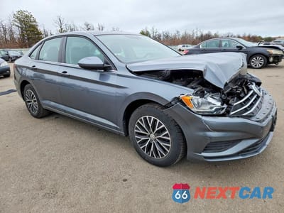 Czwarte zdjęcie samochodu z boku: 2019 VOLKSWAGEN JETTA S VIN:3VWC57BU3KM247372 - miniatura