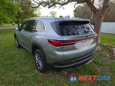 Trzecie zdjęcie samochodu z tyłu: 2025 BUICK ENCLAVE PREFERRED VIN:5GAEVARS2SJ250050 - miniatura