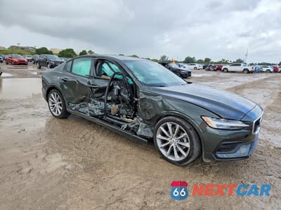 Czwarte zdjęcie samochodu z boku: 2020 VOLVO S60 T5 MOMENTUM VIN:7JR102FK5LG035803 - miniatura