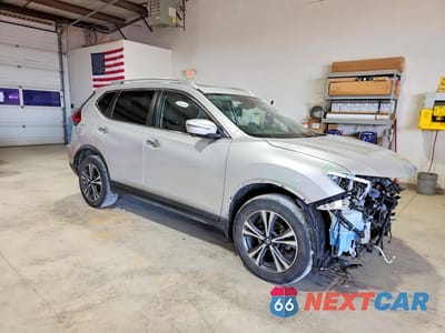 Czwarte zdjęcie samochodu z boku: 2019 NISSAN ROGUE SV VIN:JN8AT2MV7KW384845 - miniatura
