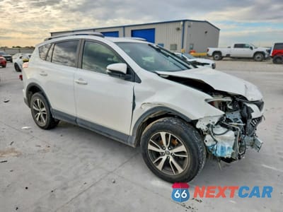 Czwarte zdjęcie samochodu z boku: 2017 TOYOTA RAV4 XLE VIN:JTMWFREV2HJ722206 - miniatura