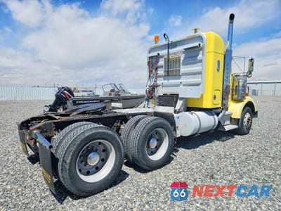 Czwarte zdjęcie samochodu z boku: 1999 KENWORTH CONSTRUCTI - SEMI TRUCK VIN:1XKDD69X2XR817022 - miniatura