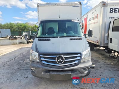 Piąte zdjęcie samochodu w środku: 2018 MERCEDES BENZ SPRINTER BOX TRUCK VIN:WDAPF4CC3J9768310 - miniatura