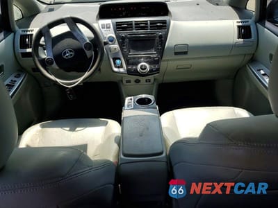 Zdjęcie 8 z 12 samochodu: 2013 TOYOTA PRIUS V THREE VIN:JTDZN3EU7D3252807 - miniatura