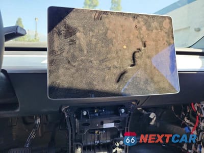 Zdjęcie 9 z 12 samochodu: 2021 TESLA MODEL Y VIN:5YJYGDEEXMF240688 - miniatura