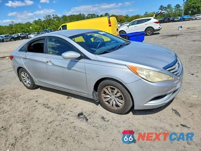 Czwarte zdjęcie samochodu z boku: 2011 HYUNDAI SONATA GLS VIN:5NPEB4AC5BH241994 - miniatura