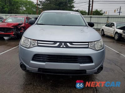 Piąte zdjęcie samochodu w środku: 2014 MITSUBISHI OUTLANDER ES VIN:JA4AD2A37EZ001060 - miniatura