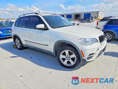 Czwarte zdjęcie samochodu z boku: 2013 BMW X5 XDRIVE35I VIN:5UXZV4C51D0E03287 - miniatura