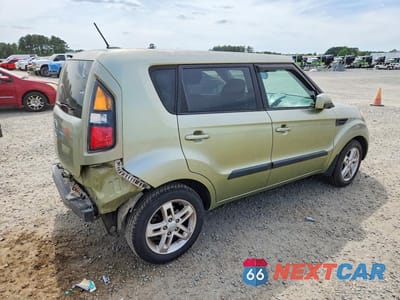 Trzecie zdjęcie samochodu z tyłu: 2011 KIA SOUL + VIN:KNDJT2A21B7255354 - miniatura