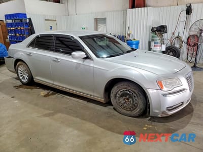 Czwarte zdjęcie samochodu z boku: 2012 CHRYSLER 300 VIN:2C3CCAAG1CH251569 - miniatura