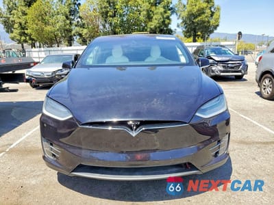 Piąte zdjęcie samochodu w środku: 2016 TESLA MODEL X VIN:5YJXCBE28GF021332 - miniatura