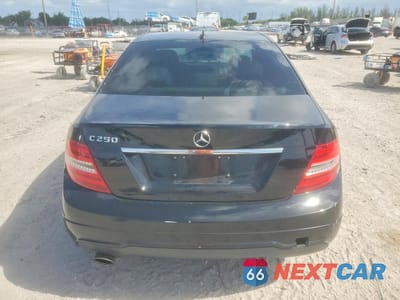 Zdjęcie 6 z 12 samochodu: 2012 MERCEDES-BENZ C 250 VIN:WDDGF4HB9CR232791 - miniatura