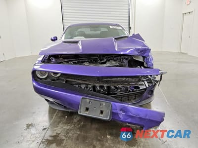 Piąte zdjęcie samochodu w środku: 2019 DODGE CHALLENGER SXT VIN:2C3CDZAG1KH596658 - miniatura