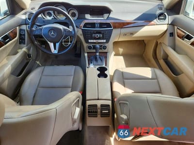 Zdjęcie 8 z 11 samochodu: 2012 MERCEDES-BENZ C 300 4MATIC VIN:WDDGF8BB6CR237947 - miniatura