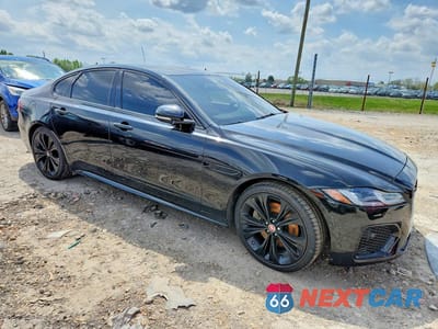 Czwarte zdjęcie samochodu z boku: 2022 JAGUAR XF R-DYNAMIC SE VIN:SAJBL4GX6NCY91624 - miniatura