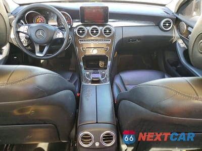 Zdjęcie 8 z 13 samochodu: 2016 MERCEDES-BENZ C 300 4MATIC VIN:55SWF4KB9GU165957 - miniatura