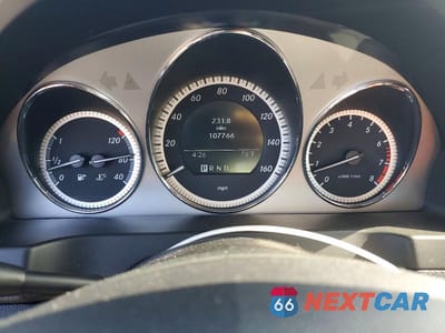 Zdjęcie 9 z 12 samochodu: 2011 MERCEDES-BENZ C 300 VIN:WDDGF5EB6BR134570 - miniatura
