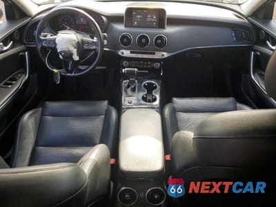 Zdjęcie 8 z 13 samochodu: 2019 KIA STINGER BASE VIN:KNAE15LA2K6052909 - miniatura