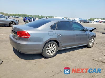 Trzecie zdjęcie samochodu z tyłu: 2015 VOLKSWAGEN PASSAT S VIN:1VWAT7A31FC075565 - miniatura