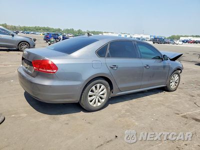Trzecie zdjęcie samochodu z tyłu: 2015 VOLKSWAGEN PASSAT S VIN:1VWAT7A31FC075565 - miniatura