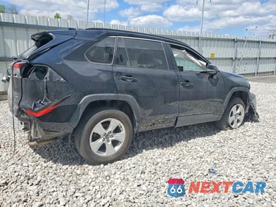 Trzecie zdjęcie samochodu z tyłu: 2021 TOYOTA RAV4 XLE VIN:2T3P1RFV2MW157002 - miniatura