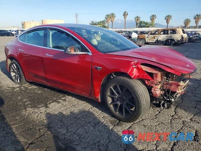 Czwarte zdjęcie samochodu z boku: 2019 TESLA MODEL 3 VIN:5YJ3E1EA5KF298930 - miniatura