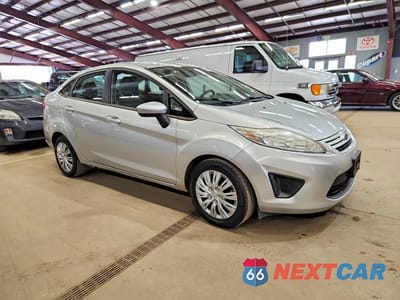 Czwarte zdjęcie samochodu z boku: 2013 FORD FIESTA S VIN:3FADP4AJ7DM148943 - miniatura