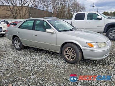 Czwarte zdjęcie samochodu z boku: 2001 TOYOTA CAMRY LE VIN:4T1BG22K21U105143 - miniatura
