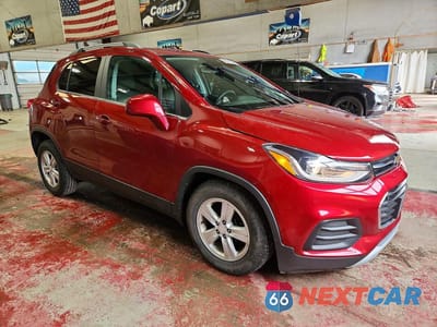 Czwarte zdjęcie samochodu z boku: 2020 CHEVROLET TRAX 1LT VIN:3GNCJLSB4LL192645 - miniatura