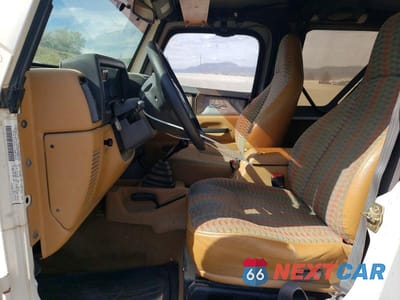 Zdjęcie 7 z 12 samochodu: 1997 JEEP WRANGLER / TJ SE VIN:1J4FY29P3VP418690 - miniatura