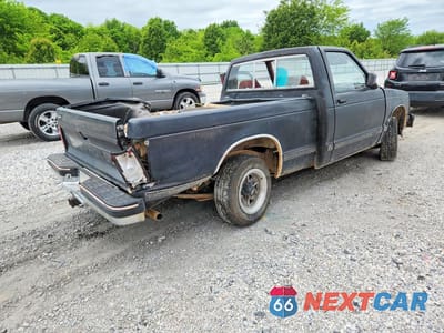 Trzecie zdjęcie samochodu z tyłu: 1992 CHEVROLET S TRUCK S10 VIN:1GCCS14A5N8113130 - miniatura