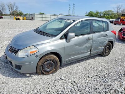 2010 NISSAN VERSA 1.8 S 3N1BC1CP7AL415192 - główne zdjęcie licytacji z USA - miniatura