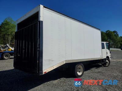 Trzecie zdjęcie samochodu z tyłu: 2018 ISUZU NPR HD BOX TRUCK VIN:54DC4J1B9JS807187 - miniatura