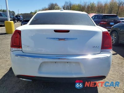 Zdjęcie 6 z 12 samochodu: 2017 CHRYSLER 300 LIMITED VIN:2C3CCARG9HH637409 - miniatura