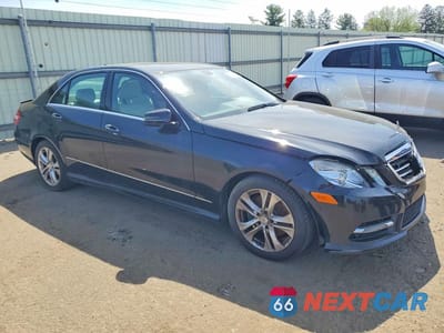 Czwarte zdjęcie samochodu z boku: 2013 MERCEDES-BENZ E 350 4MATIC VIN:WDDHF8JB8DA733354 - miniatura