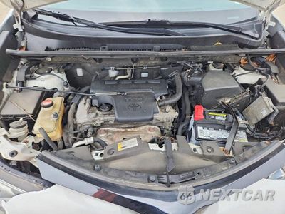 Zdjęcie 12 z 12 samochodu: 2016 TOYOTA RAV4 SE VIN:JTMJFREV7GD183928 - miniatura