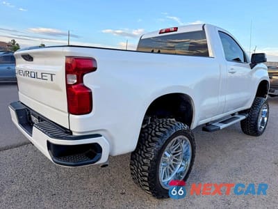 Czwarte zdjęcie samochodu z boku: 2022 CHEVROLET SILVERADO C1500 VIN:3GCNAAED9NG577634 - miniatura