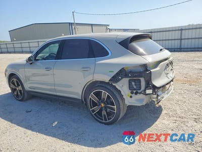 Drugie zdjęcie samochodu z przodu: 2021 PORSCHE CAYENNE VIN:WP1AA2AY8MDA05560 - miniatura