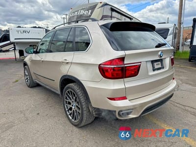 Trzecie zdjęcie samochodu z tyłu: 2013 BMW X5 XDRIVE50I VIN:5UXZV8C52DL426841 - miniatura