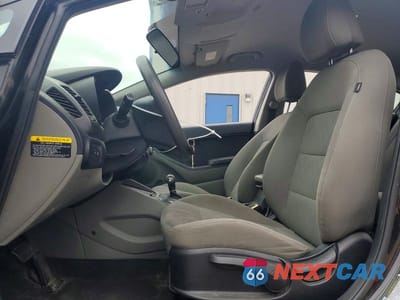 Zdjęcie 7 z 13 samochodu: 2015 KIA FORTE LX VIN:KNAFK4A6XF5389320 - miniatura