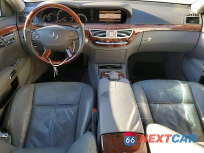Zdjęcie 8 z 12 samochodu: 2008 MERCEDES-BENZ S 550 VIN:WDDNG71X38A172914 - miniatura