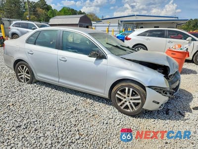 Czwarte zdjęcie samochodu z boku: 2006 VOLKSWAGEN JETTA 2.5 OPTION PACKAGE 1 VIN:3VWSF71KX6M696319 - miniatura
