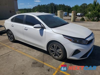Czwarte zdjęcie samochodu z boku: 2024 KIA FORTE LXS VIN:3KPF24AD8RE706151 - miniatura