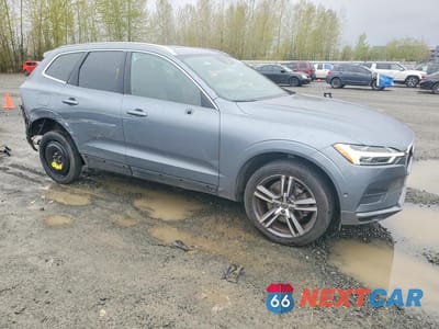 Czwarte zdjęcie samochodu z boku: 2018 VOLVO XC60 T5 VIN:LYV102RK4JB078452 - miniatura