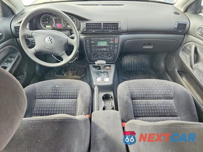 Zdjęcie 8 z 12 samochodu: 2003 VOLKSWAGEN PASSAT GL VIN:WVWMD63B93P034228 - miniatura